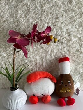 HUG ME SUSHI & SOYSAUCE SMOOCHY PLUSH STUFFED TOYS/STUFFED ANIMALS~NEW!